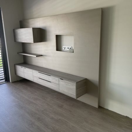 r10